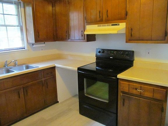 5th image of 2215 Pendleton Dr