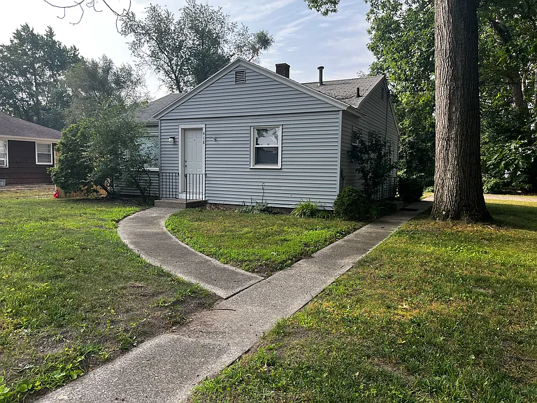 418 W Lakewood Blvd — Photo 1