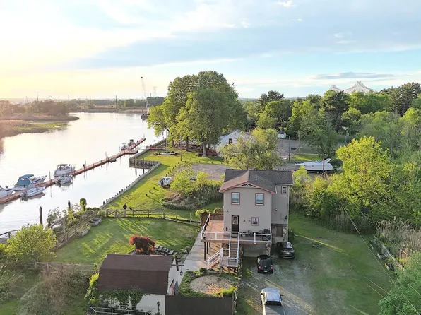 64 Island Rd, Bridgeport, NJ 08014