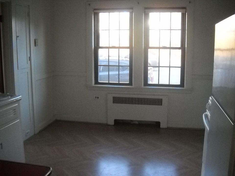 2nd image of 109 Elm St APT 2