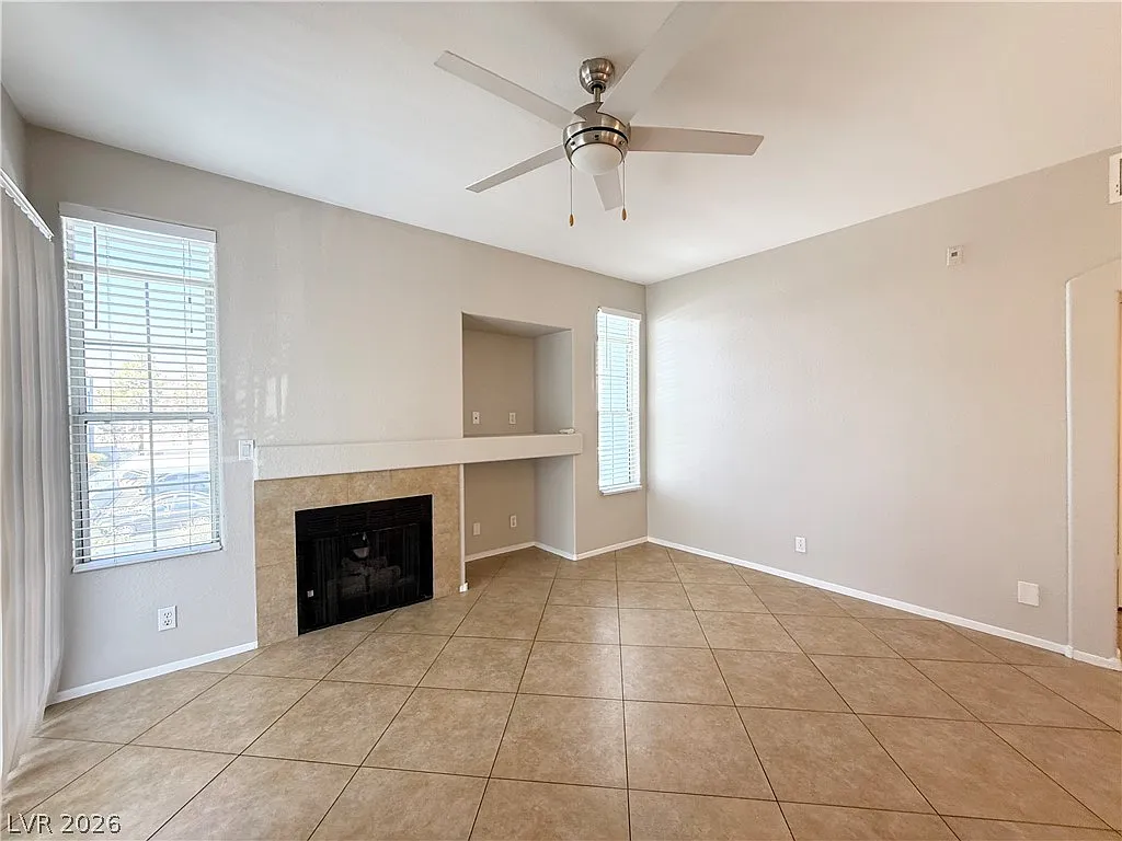 2 bed, 2.0 bath, 931 sqft, $1,490 — Photo 3
