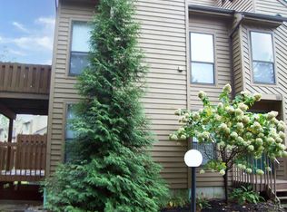 9372 Hunters Creek Dr, Cincinnati, OH 45242