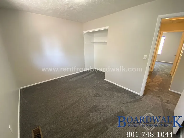 1453 W 2320 S — Photo 12