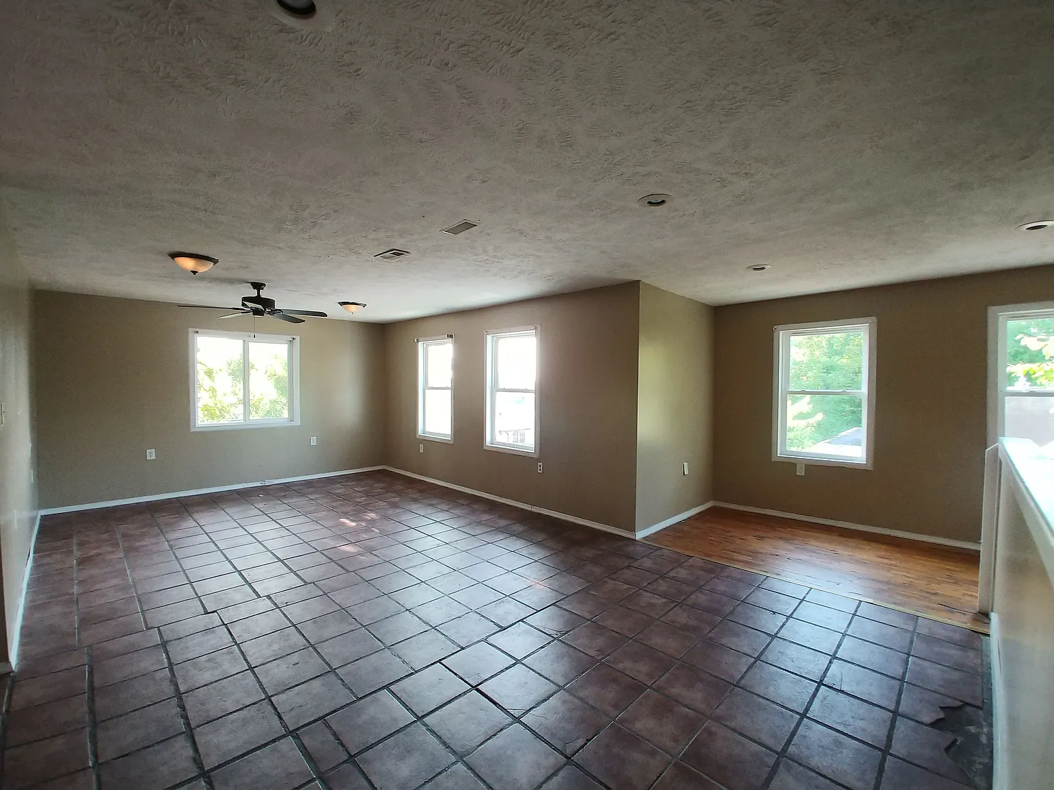 5 bed, 3204 sqft, $5,500 — Photo 2