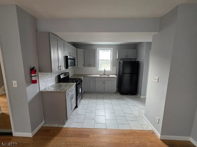 245 Marshall St #2 — Photo 2