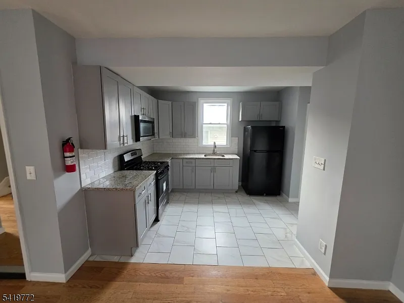 Photo 2 of 9 - 245 Marshall St #2 - Elizabeth, NJ Building Photo - 245 Marshall St #2
