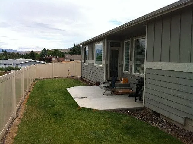 1363 Boulder Loop — Photo 2