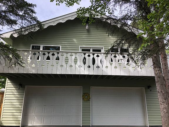 Decorative lanai and eaves