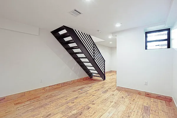 Rented by Arwell Realty | media 15