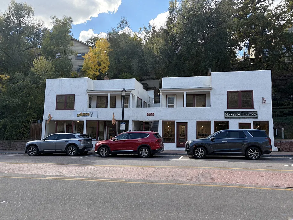 1109 Manitou Ave #8