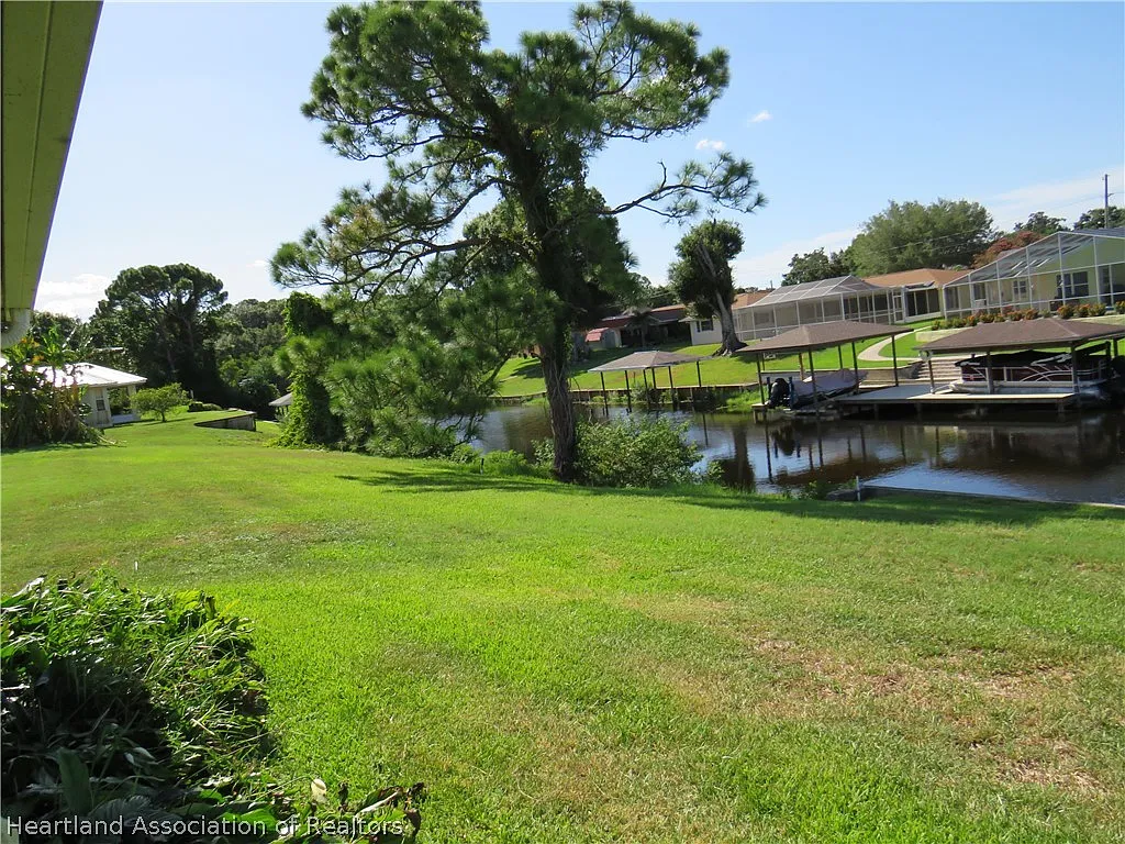 3 bed, 2.0 bath, 1844 sqft, $2,000 — Photo 3