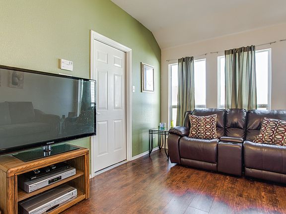 5th image of 10321 Waterbury Dr