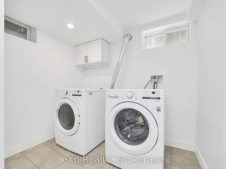 111 Riverside Dr N — Photo 31