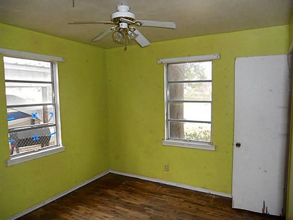 3rd image of 1807 Upthegrove St