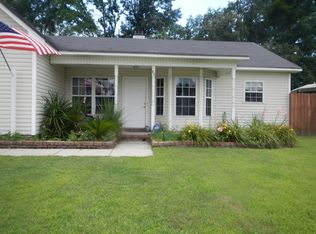 80 Rock Harbor Ln, Spring Lake, NC 28390