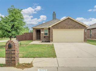 9001 Tumbleweed Dr, Aubrey, TX 76227