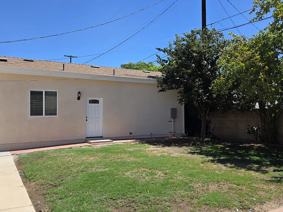 17442 Roscoe Blvd #A