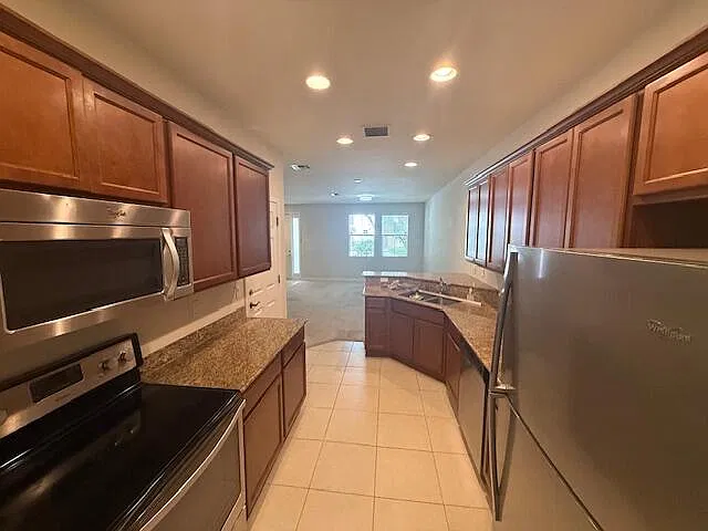 3 bed, 2.5 bath, 1533 sqft, $3,300 — Photo 3