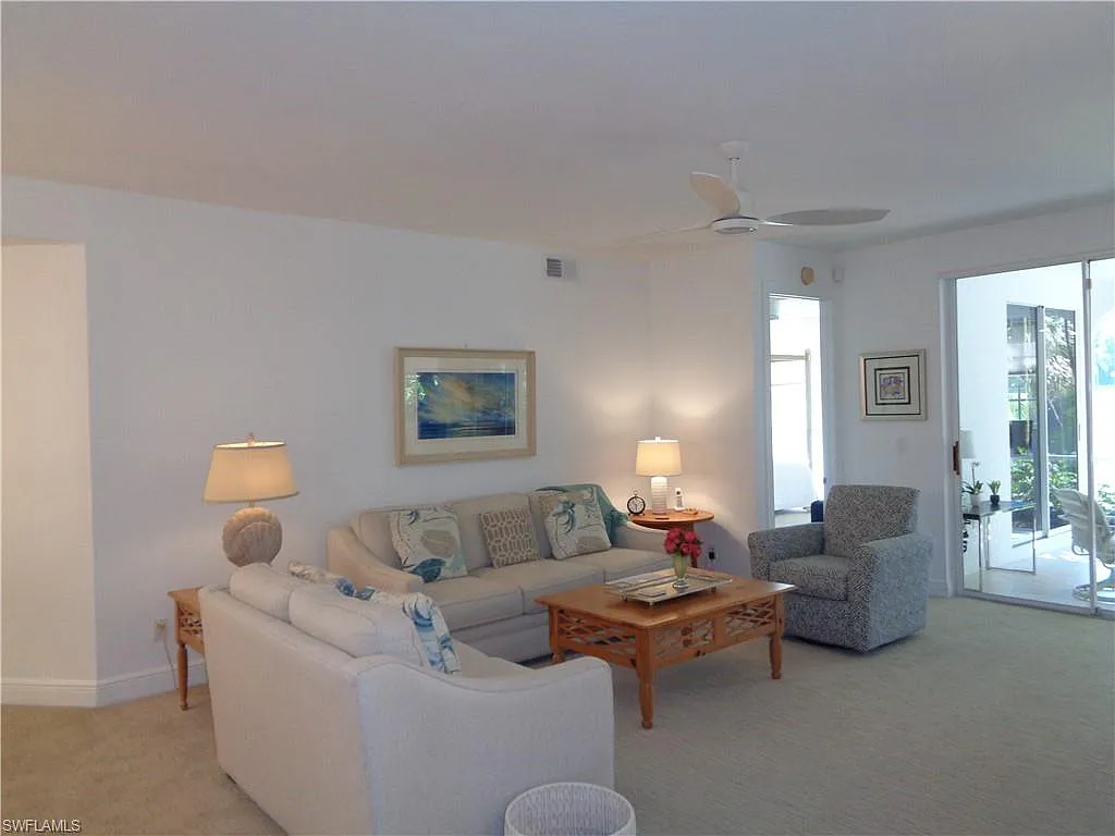 3 bed, 2.0 bath, 1900 sqft, $2,995 — Photo 3