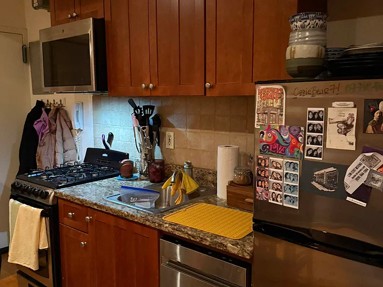 242 E 3rd St #4 — Photo 5