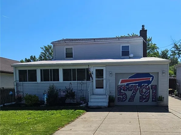 5791 Elmhurst Rd, Lake View, NY 14085