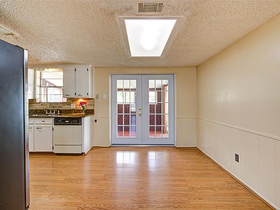 4th image of 21456 Magnolia Dr