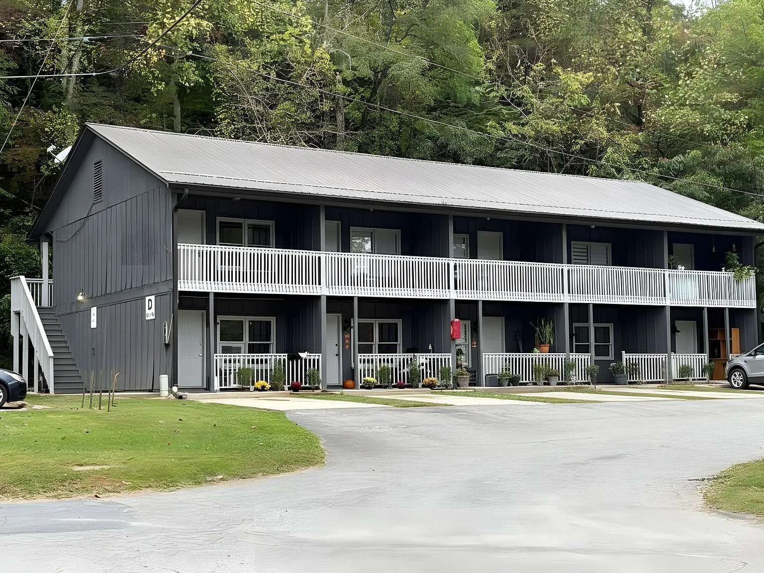 Sky at Cullowhee - Modern Living! - 50 % off First month — Photo 2