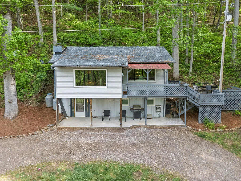 3 bed, 2.5 bath, $2,100 — Photo 3