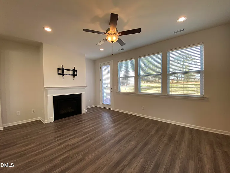 760 Creekway Dr — Photo 3