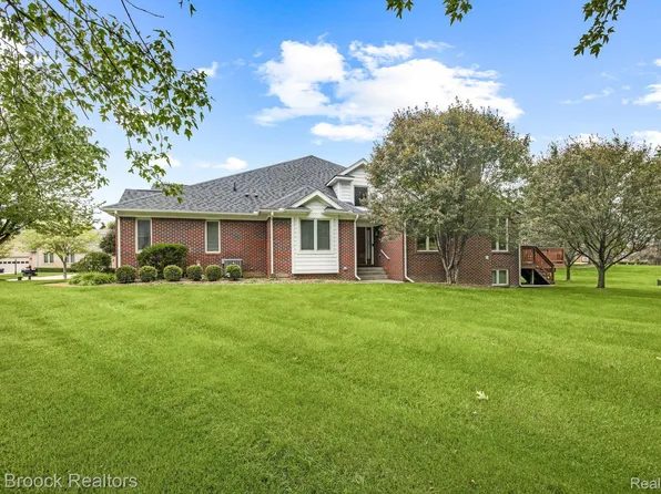 68842 Villa Ct, Washington, MI 48095