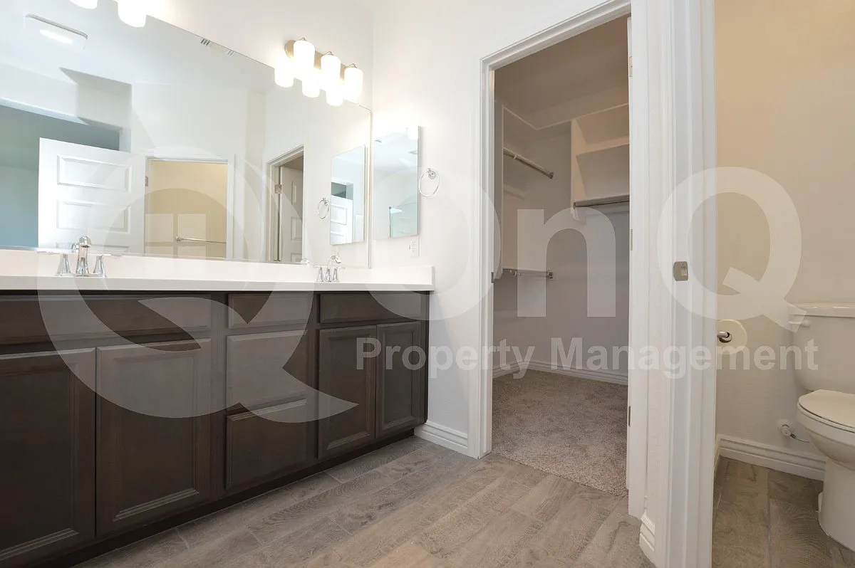 5 bed, 3.0 bath, 2132 sqft, $2,489 — Photo 3