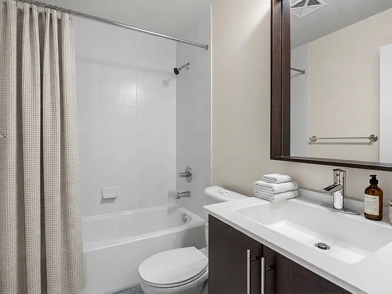 105 Harrison Garden Blvd — Photo 47