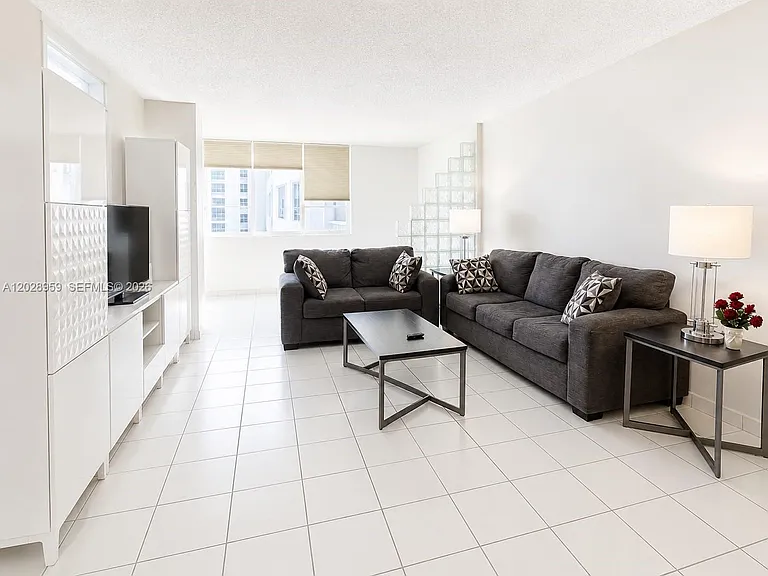 5005 Collins Ave #616 — Photo 8