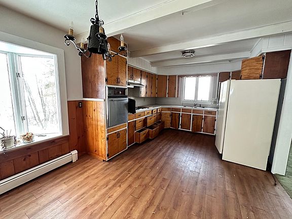 3rd image of 9 Hillcrest Drive