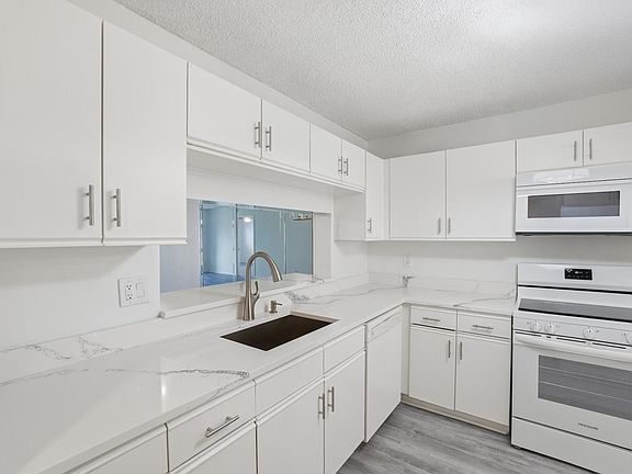 5th image of 4725 E Lucerne Lakes Blvd Boulevard E #114