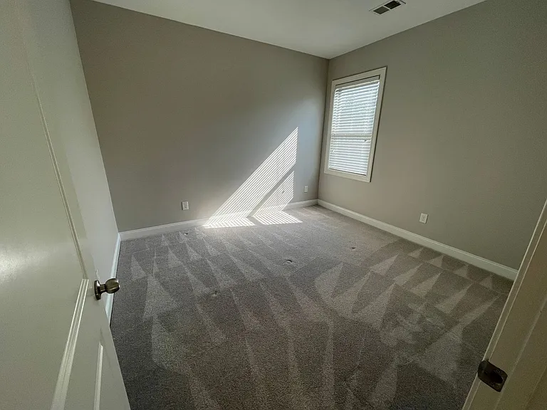 654 Dutchmans Creek Trl — Photo 17