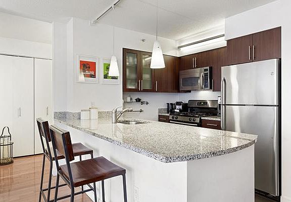 3rd image of 555 W 23rd St APT N7a