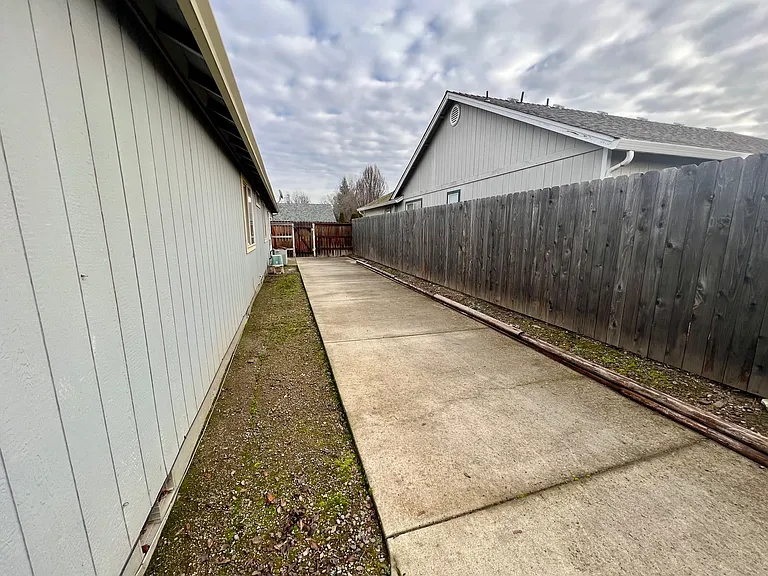 1902 Regal Ave — Photo 2