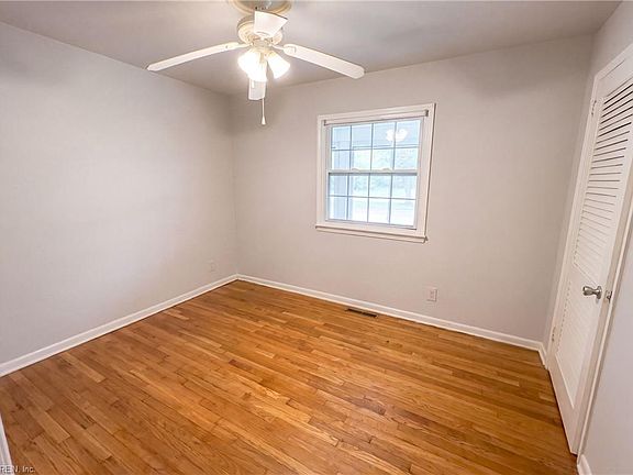 4th image of 4307 Greenwood Dr