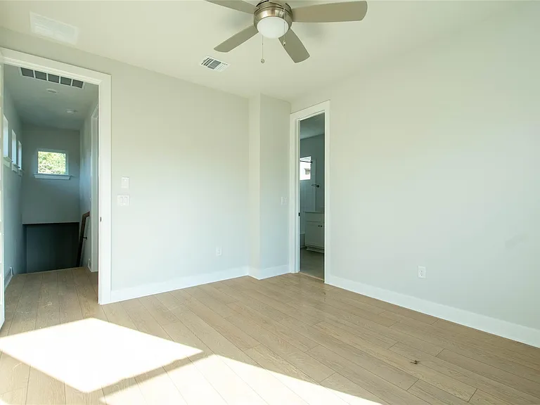 2705 Wilson St — Photo 24