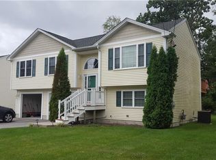 35 Hoffman Ave, Cranston, RI 02920