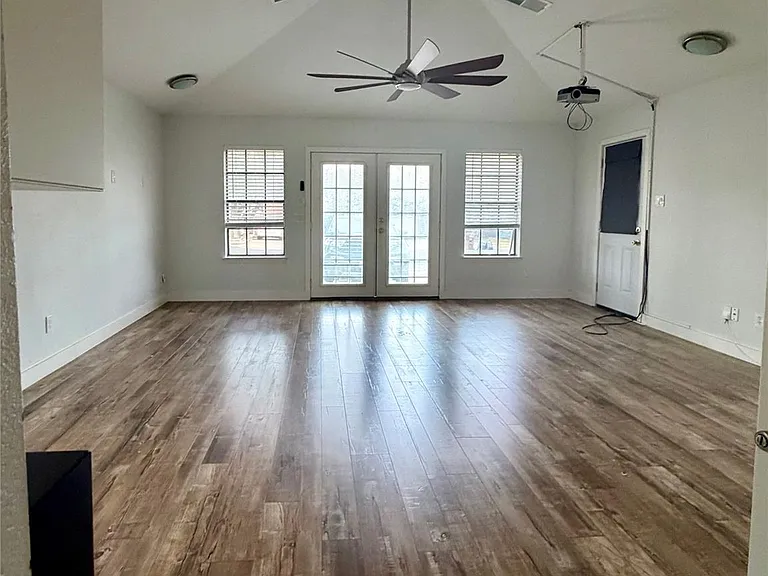 17844 Park Valley Dr — Photo 20