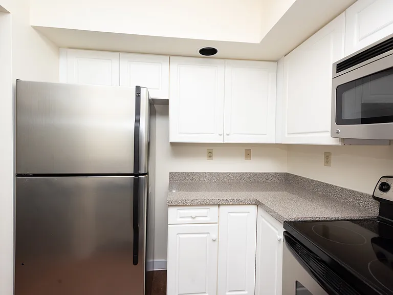 Rosewood Condominiums — Photo 33