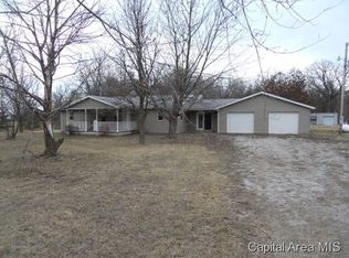 1946 N 675 East Rd, Edinburg, IL 62531