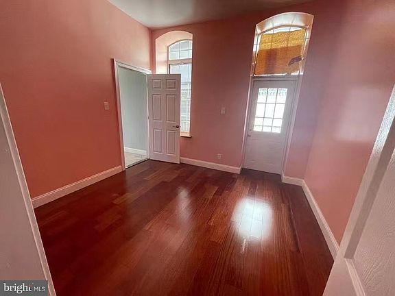 4th image of 926 Race St #4C
