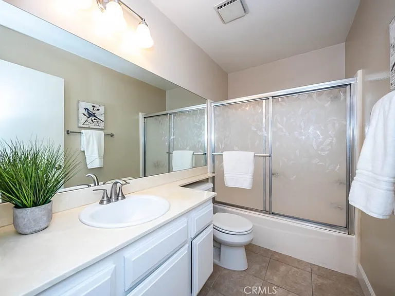21 Ashbrook #102 — Photo 38