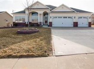 6335 Fairhaven Rd, Davenport, IA 52807