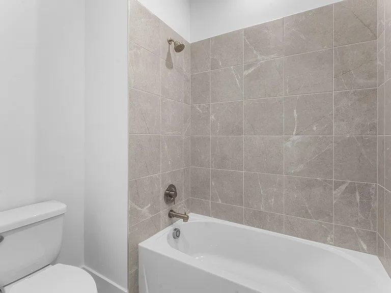888 SW Newfield Pkwy — Photo 25