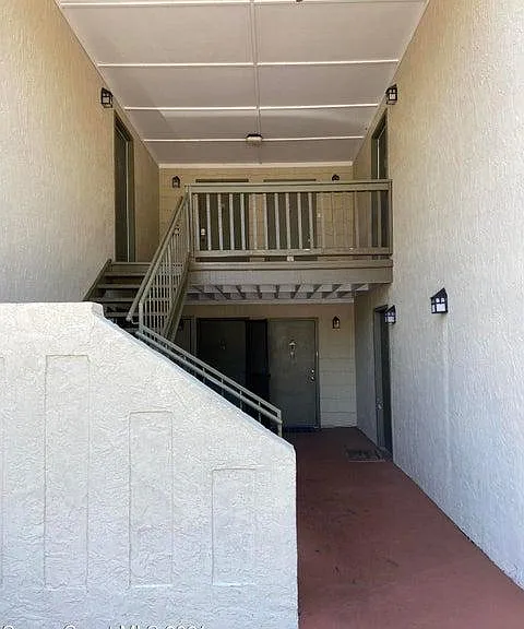 3570 Sable Palm Ln E — Photo 2