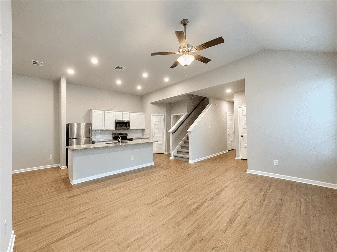 4 bed, 2.5 bath, 1676 sqft, $1,545 — Photo 4